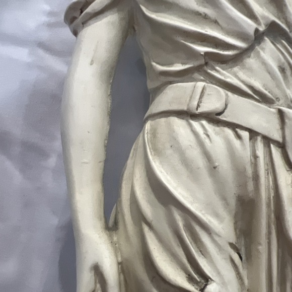 Vintage resin  Statue Lady Maiden Flower  Bounty, Greek dining room or bath roo - Picture 4 of 7